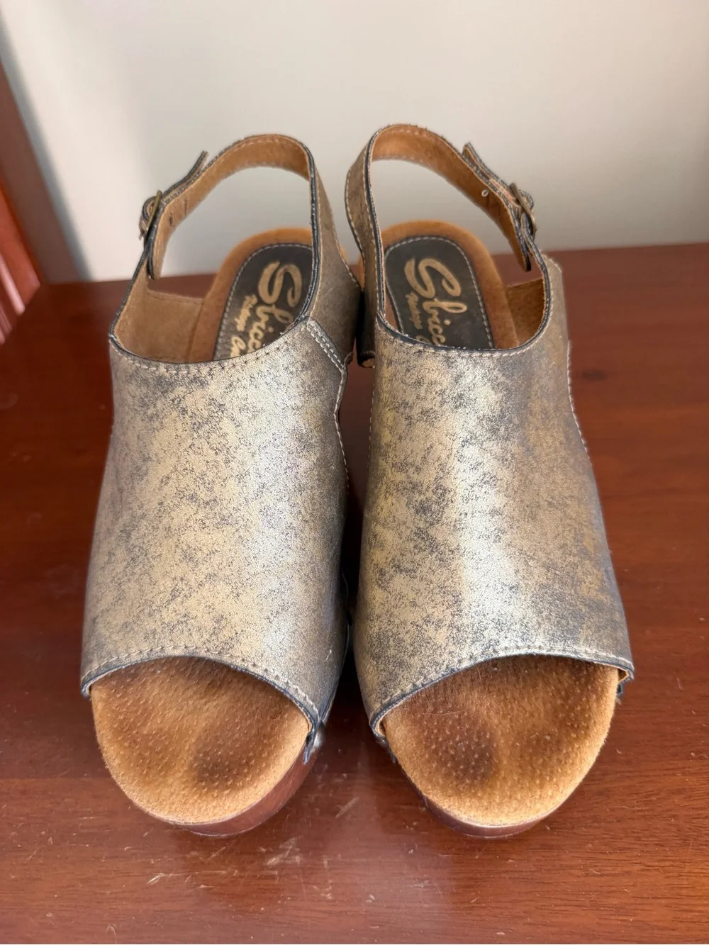 Sbicca Vintage Collection Metallic Gold Platform Clog Sandals – Size 9